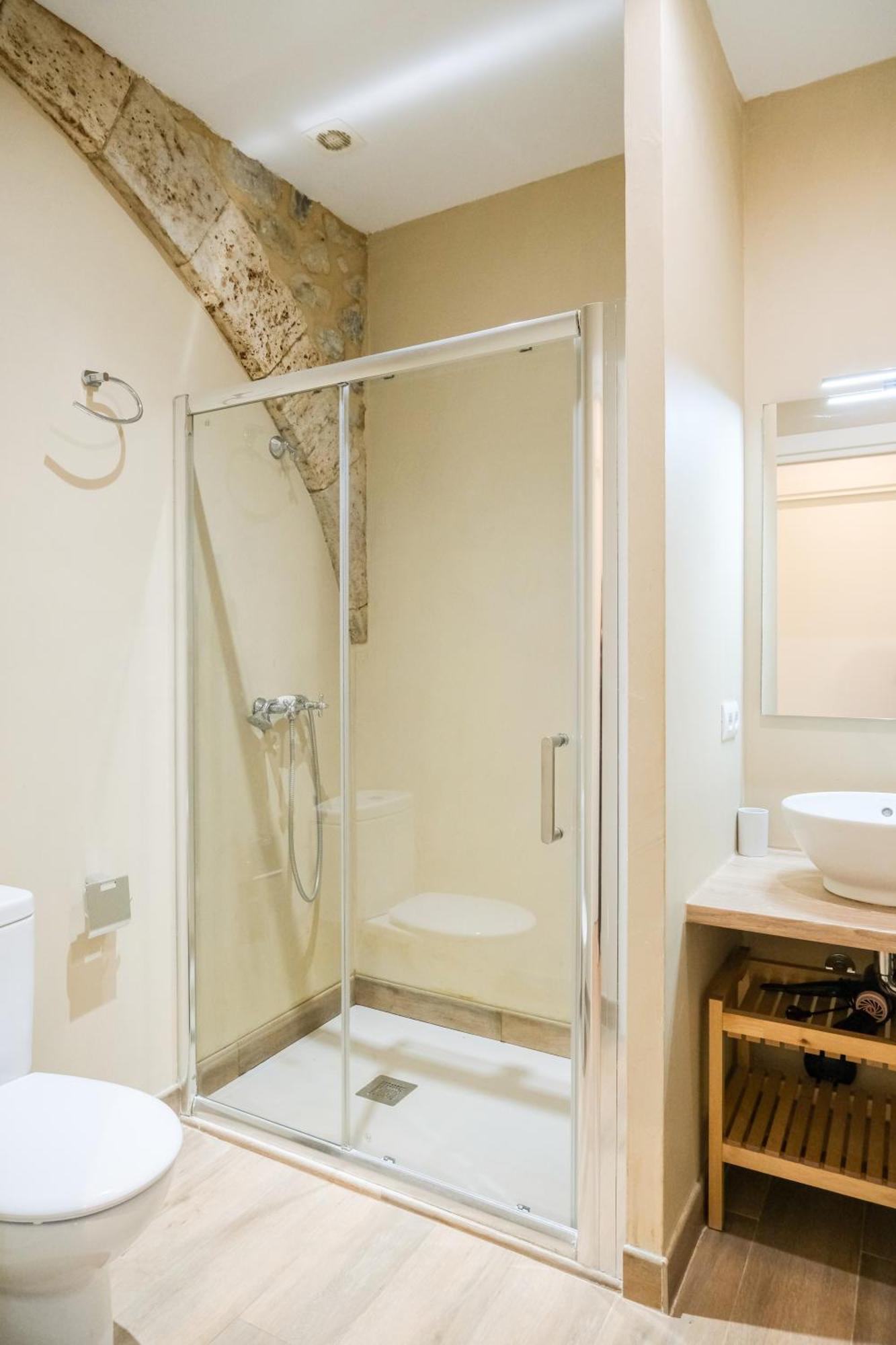 Ganganell Centre Apartamento Con Patio 贝萨卢 外观 照片