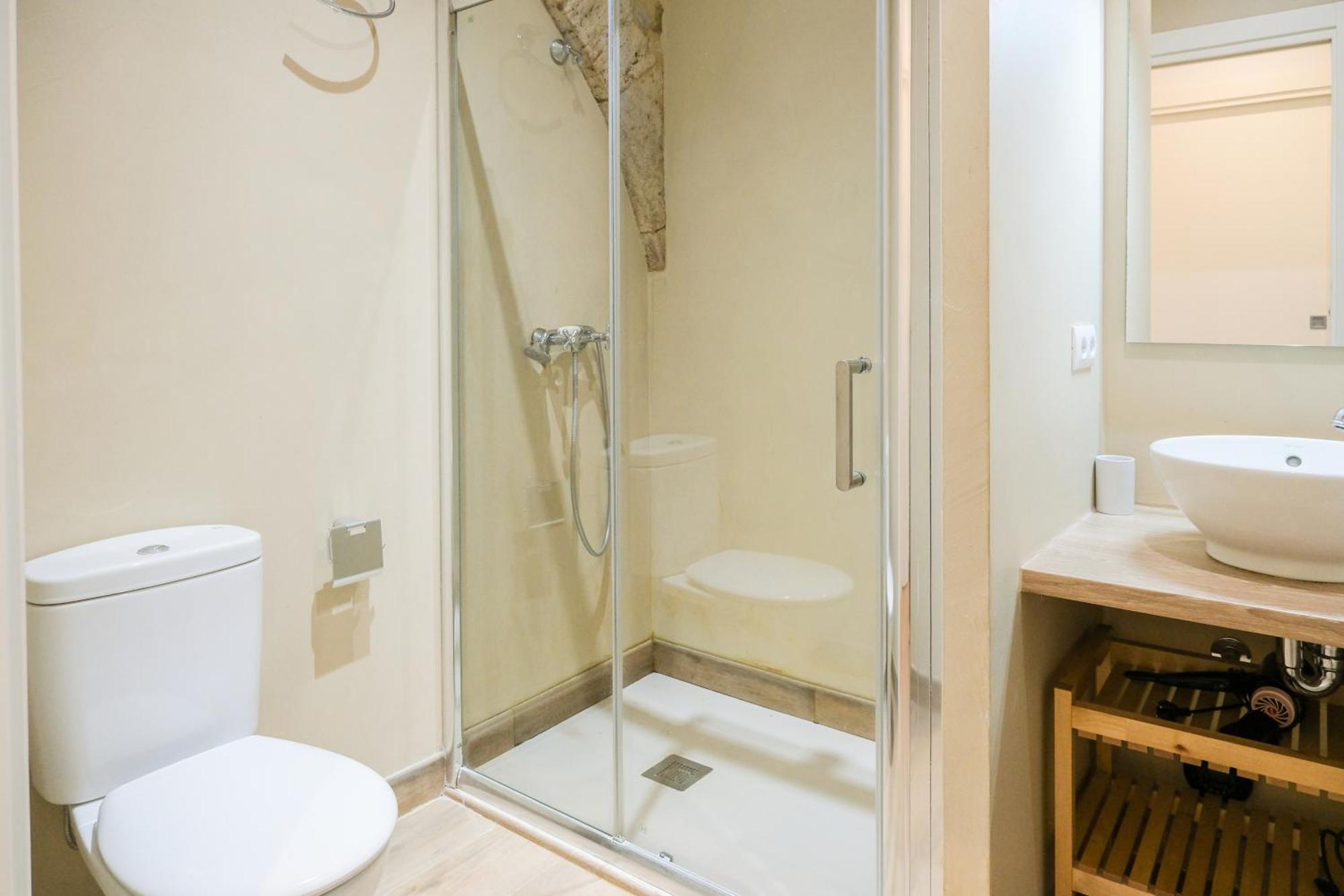 Ganganell Centre Apartamento Con Patio 贝萨卢 外观 照片